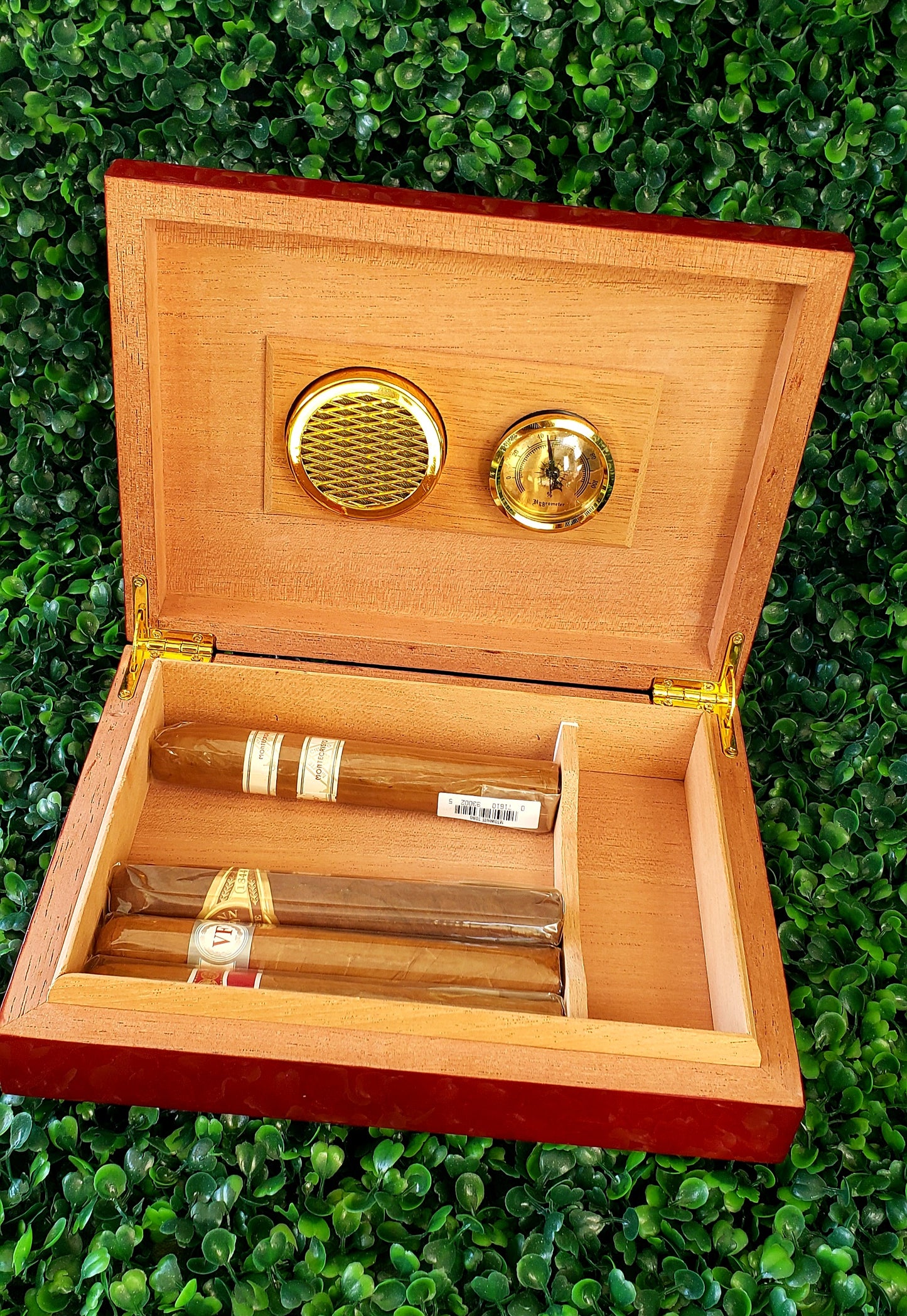 CUSTOM ENGRAVE HUMIDOR